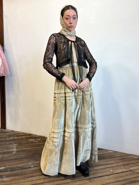 Antique Black Long Sleeved Floral Lace Top