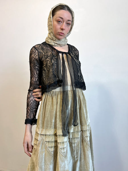 Antique Black Long Sleeved Floral Lace Top