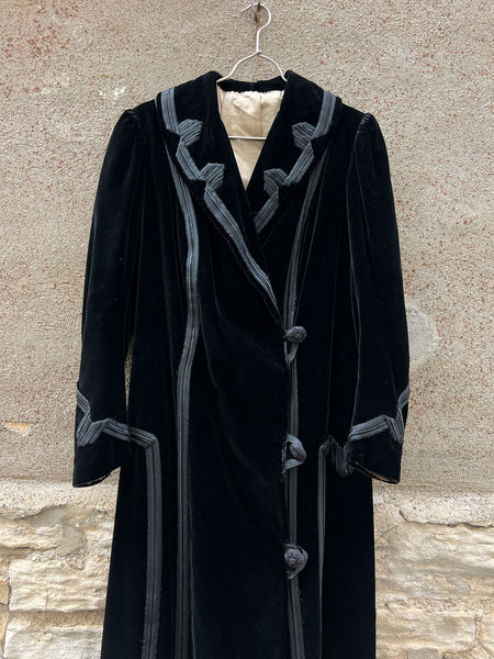 Antique Edwardian Era Women's Dramatic Black Floor Length Coat